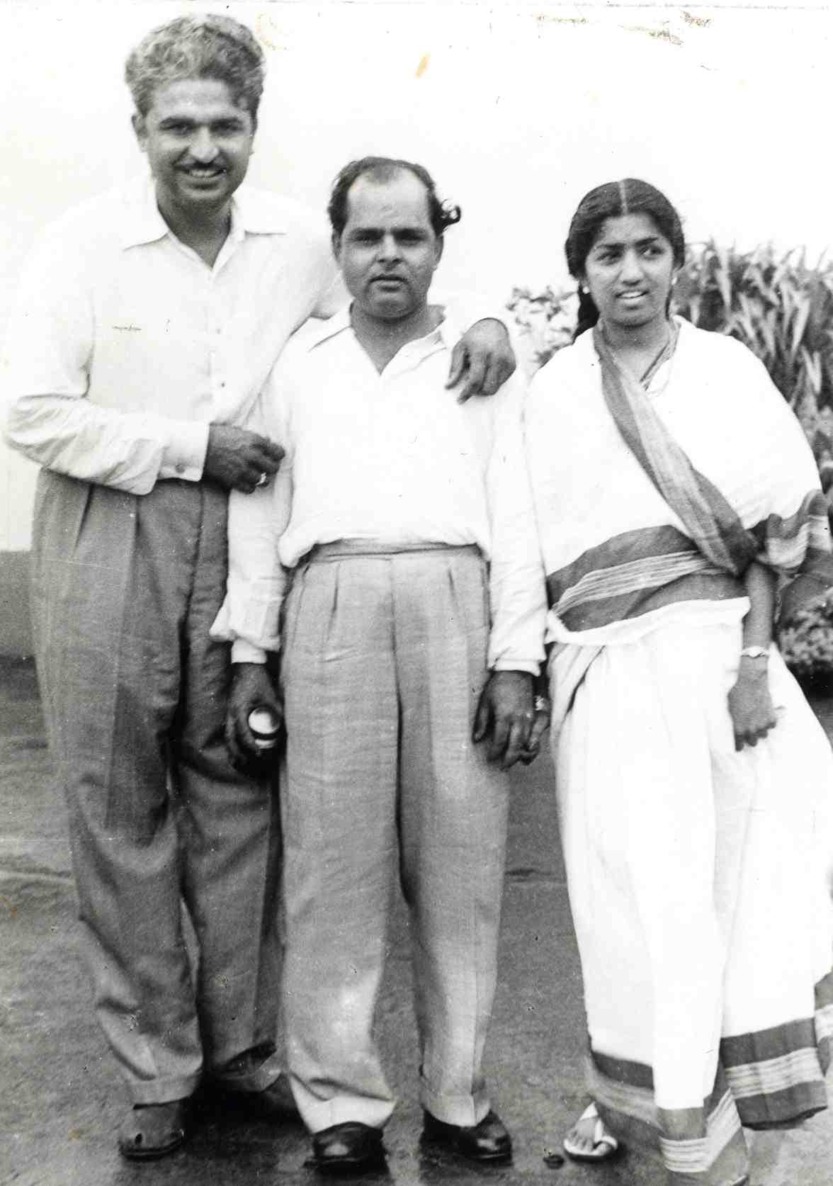 Lata with C. Ramchandra (Lt.) and Roshan (Rt.)