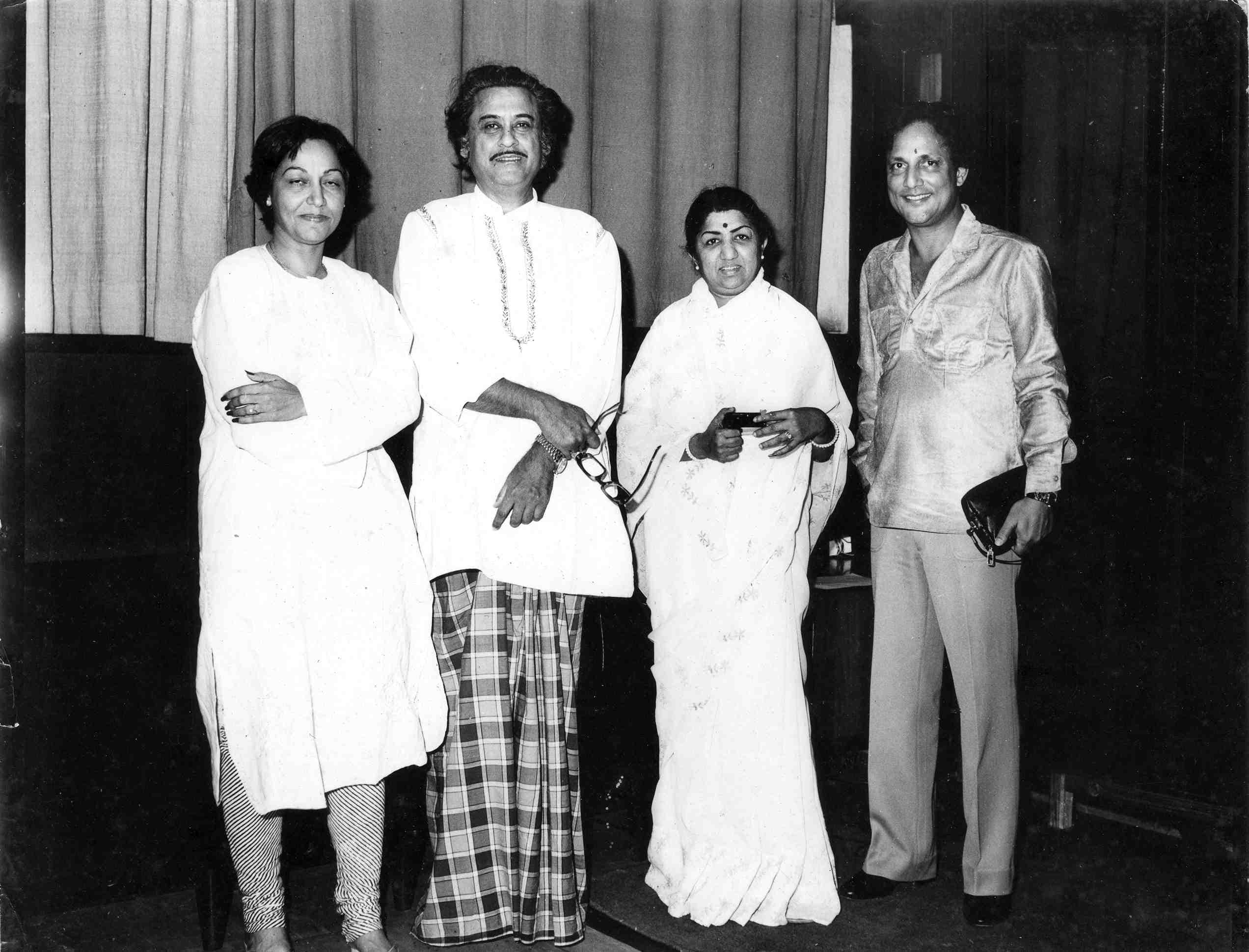 Lata with Usha Khanna, Kishore Kumar and Sawan Kumar Tak