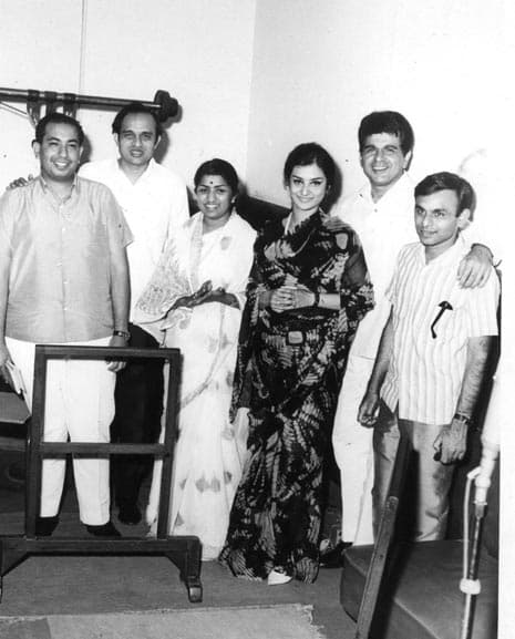 Lata with Mahendra Kapoor, Kalyanji, Saira Banu, Dilip Kumar and Anandji