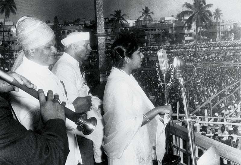 Lata with Vasant Desai and Pt. Nehru (1st May 1960, First Maharashtra Day)