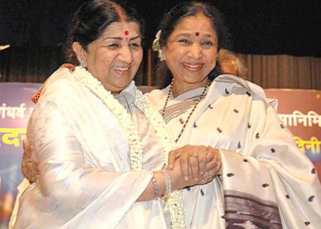 Lata with Asha Bhosle