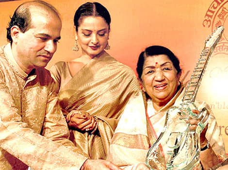Lata with Suresh Wadkar and Rekha