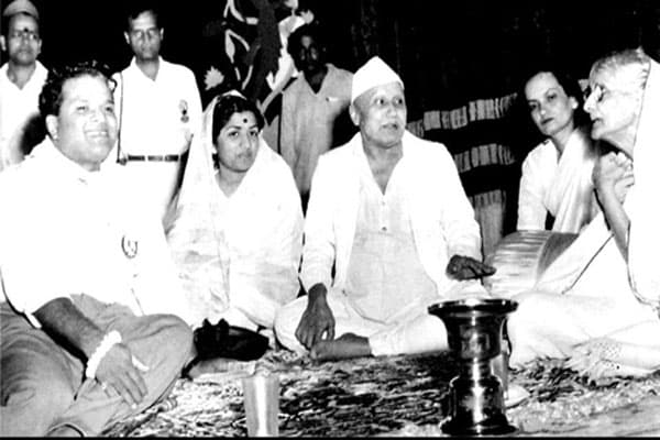 Lata with Vasant Desai, Bismilla Khan, Begum Akhtar and Anjanibai Malpekar