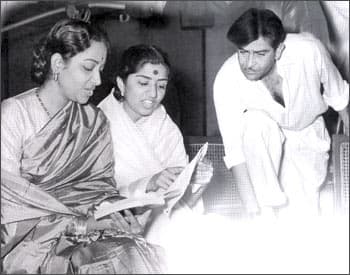 Lata with Geeta Dutt and Raj Kapoor