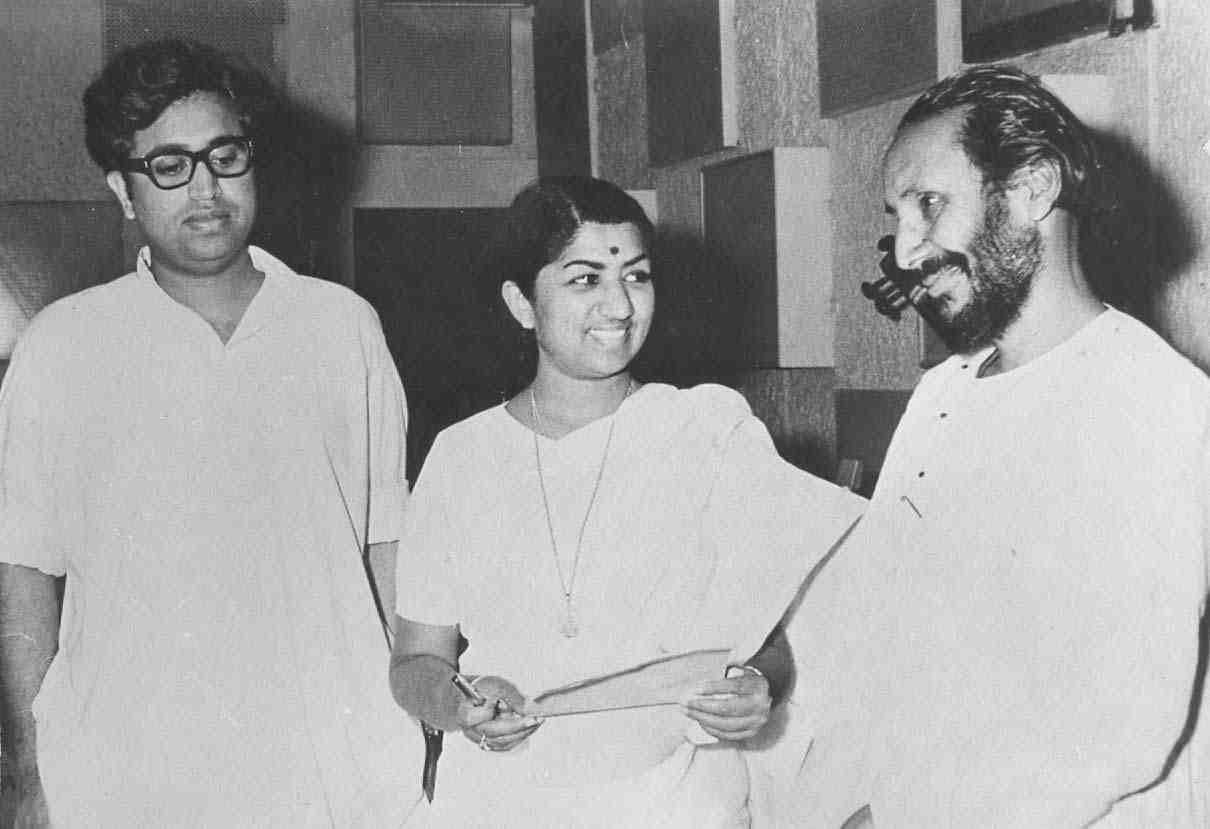 Lata with Hridaynath and G.N. (Go Ni) Dandekar