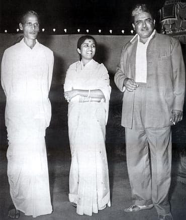 Lata with Kavi Pradeep and C. Ramchandra