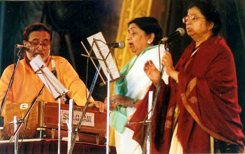 Lata with Hridaynath and Usha Mangeshkar